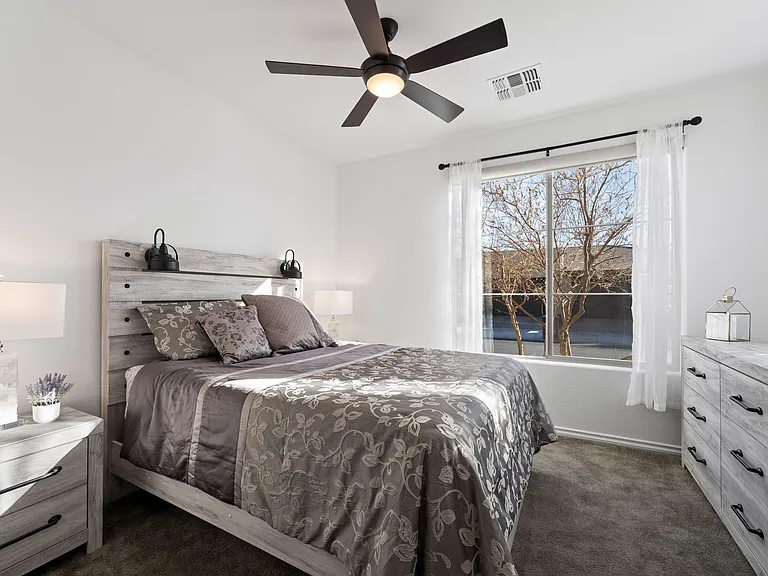 678 E Cobblestone Dr — Photo 10