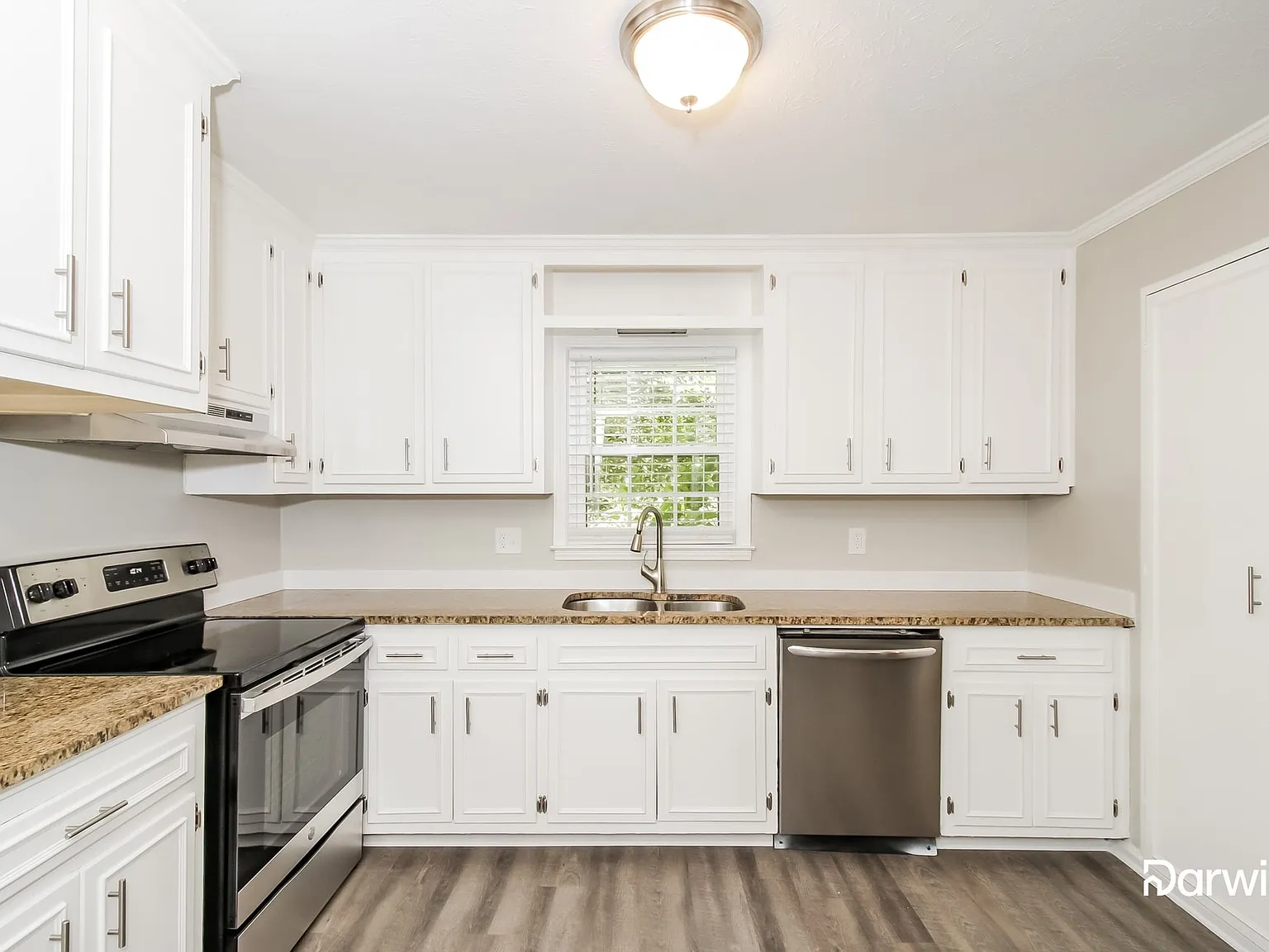 4 bed, 2.0 bath, 1986 sqft, $2,280 — Photo 3