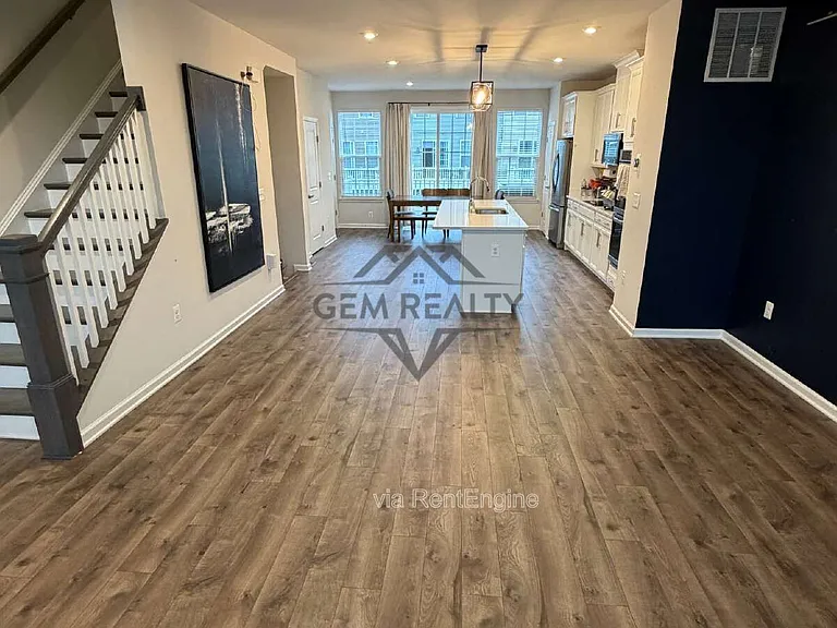 1842 Briscoe Ln — Photo 4