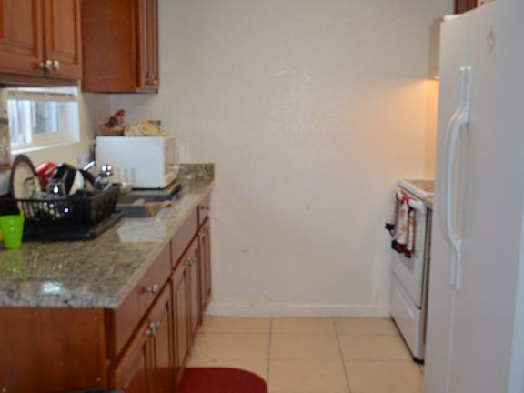 4th image of 8 E Ponce De Leon Ave