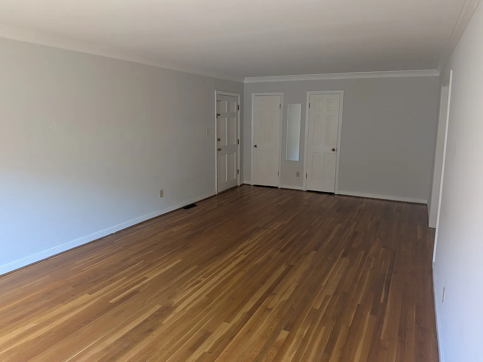 2 bed, 1040 sqft, $2,200 — Photo 3
