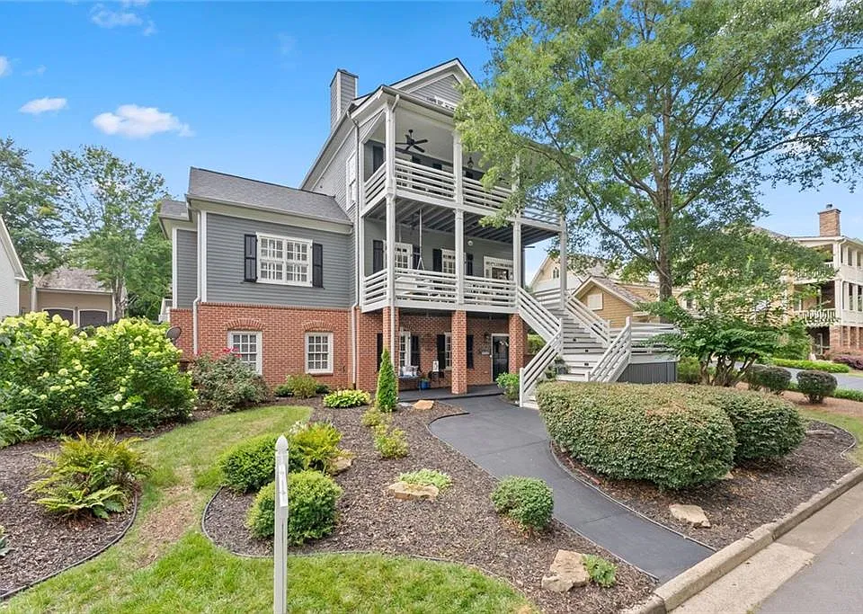 311 Waterfront Park Ln