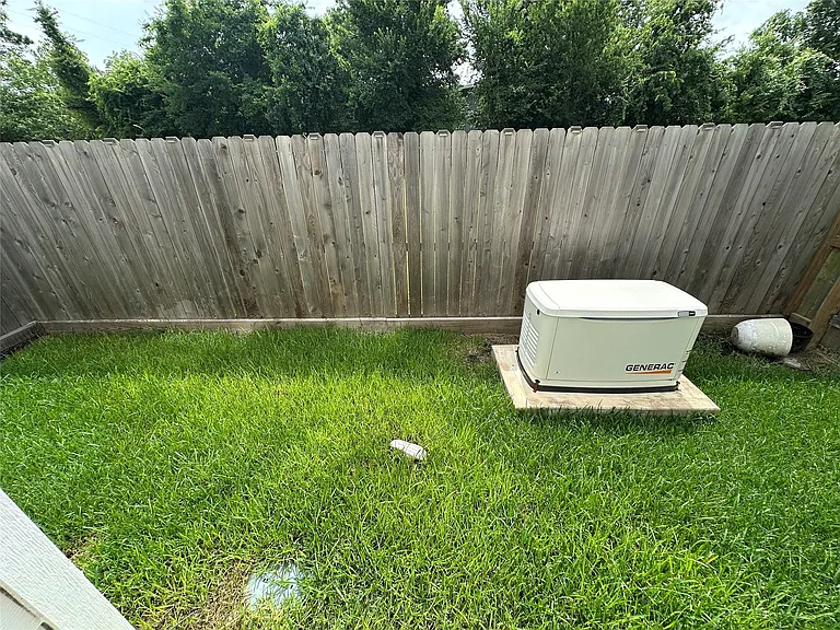 2032 W Tidwell Rd — Photo 32