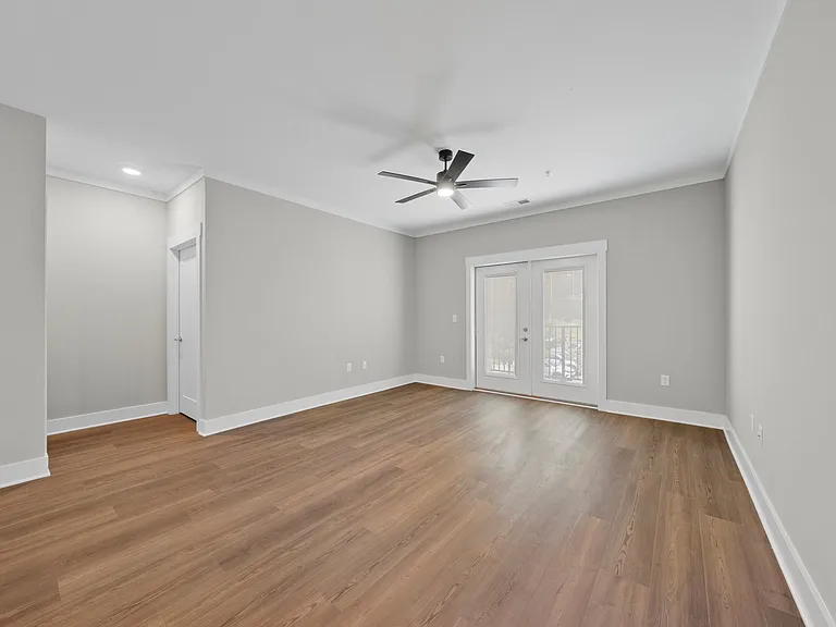 Mount Victor Olde Towne Luxury Apartments — Photo 158