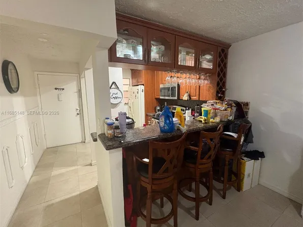 6055 W 19th Ave APT 318, Hialeah, FL 33012