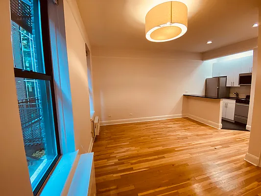 Rented by Metropolis Real Estate of Manhattan | media 7