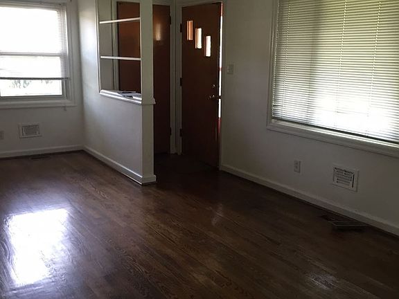 3rd image of 55 Warren Dr