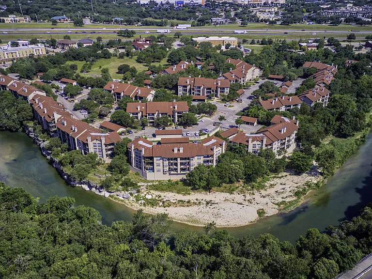 Waters Edge Apartments in Georgetown TX