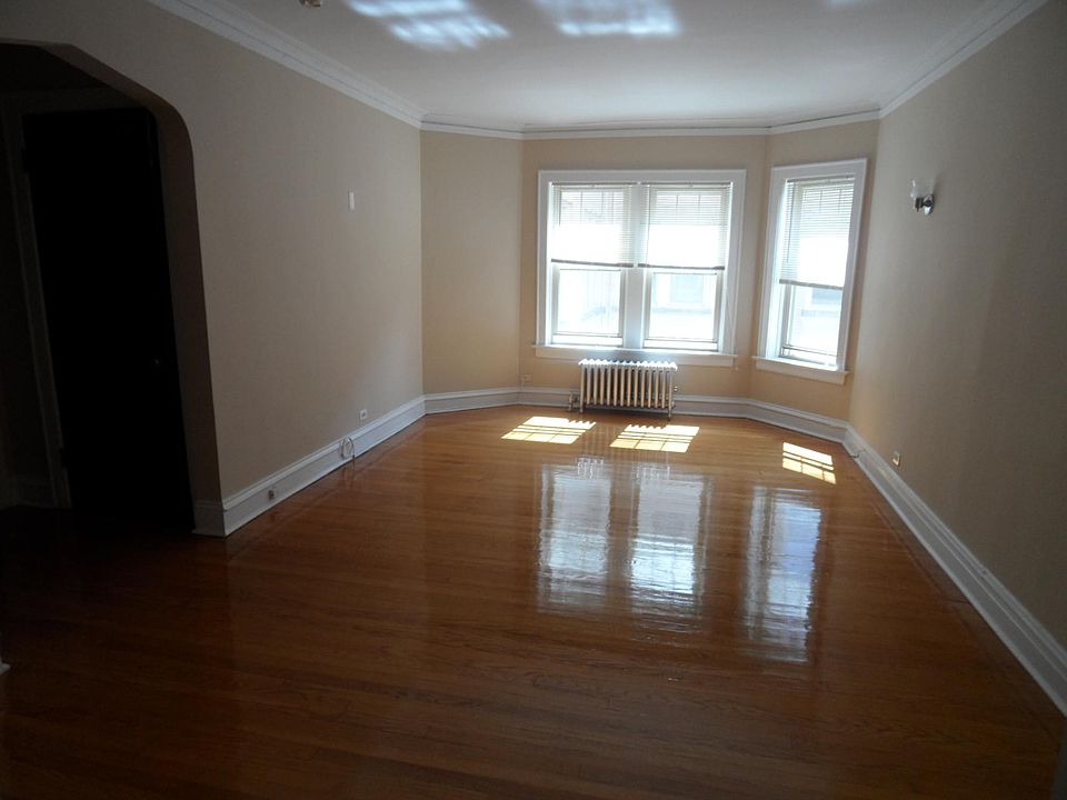 1st image of 6709 N Greenview Ave #1