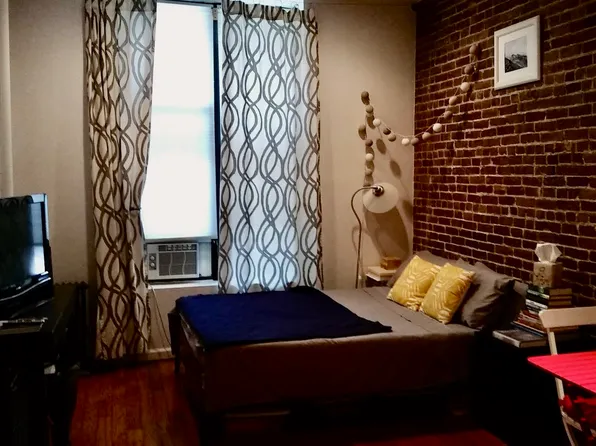 329 West 51st Street image 2 of 8