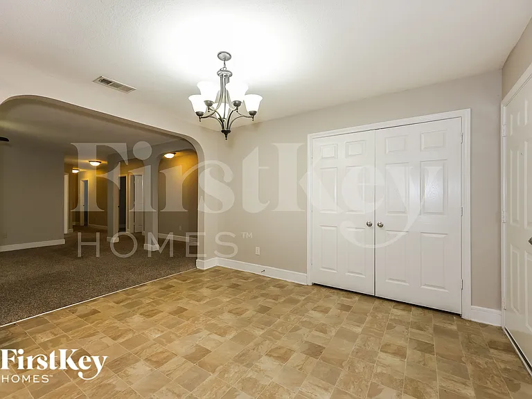 607 Lentisco Dr — Photo 4