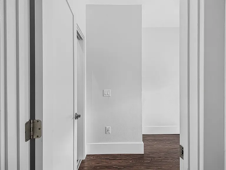 138 Elm Avenue — Photo 24