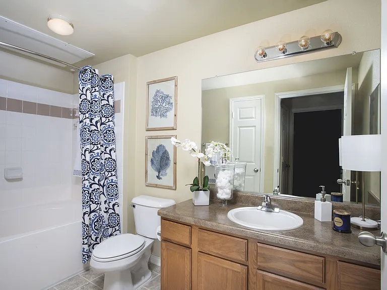 Country Club Pointe Apartment Homes — Photo 14