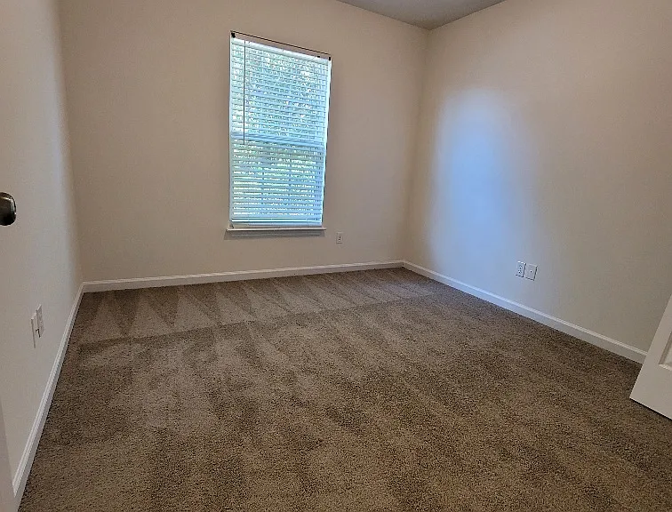 328 Highgate Cir — Photo 11