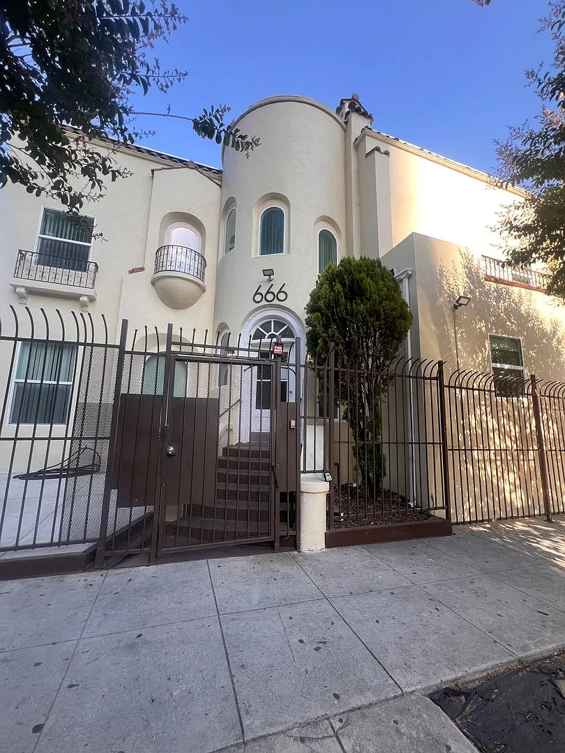 666 Shatto Place — Photo 1