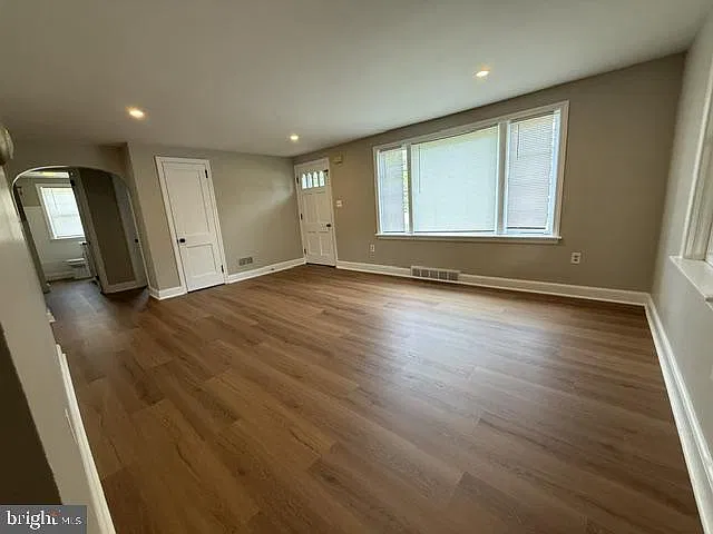 3 bed, 1.0 bath, 1888 sqft, $1,995 — Photo 3