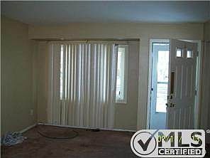 LIVING ROOM.JPG