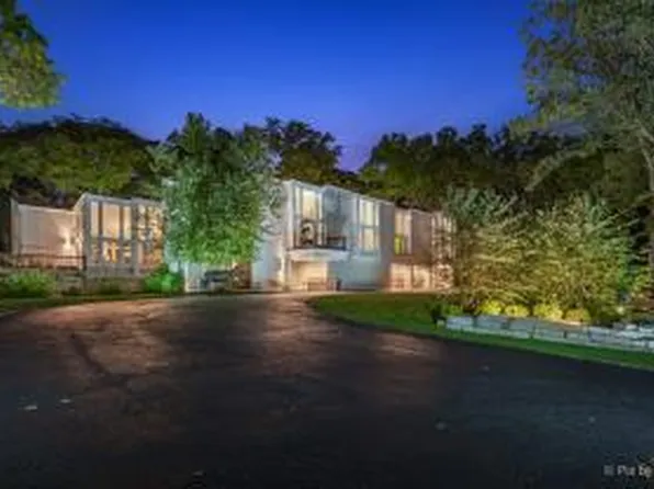 37W680 Knollcreek Dr, Saint Charles, IL 60175