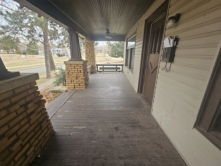 2915 N Harvey Pkwy — Photo 2