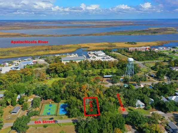 9 6th St, Apalachicola, FL 32320