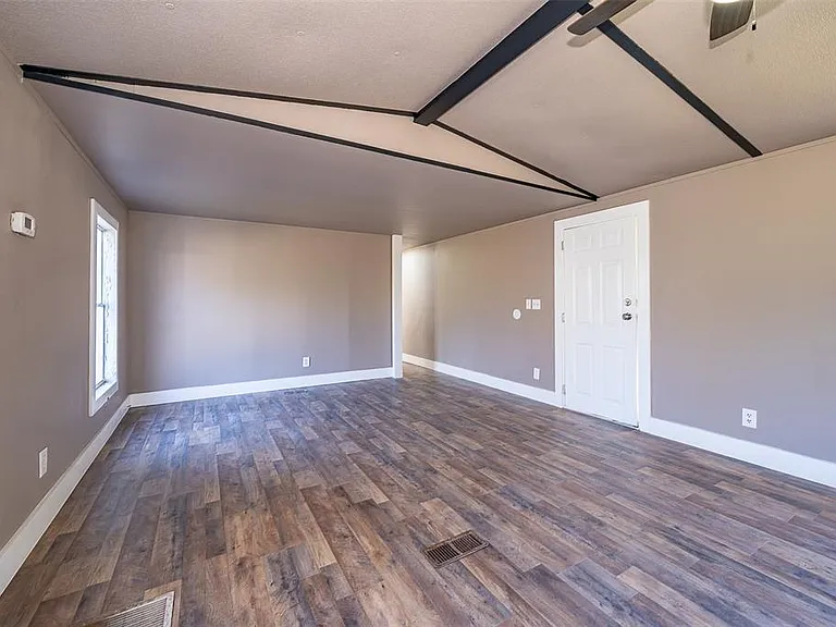 101 Caroline Ave — Photo 7