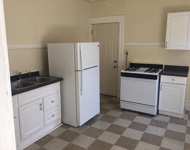 520 N 32nd #3 Kitchen