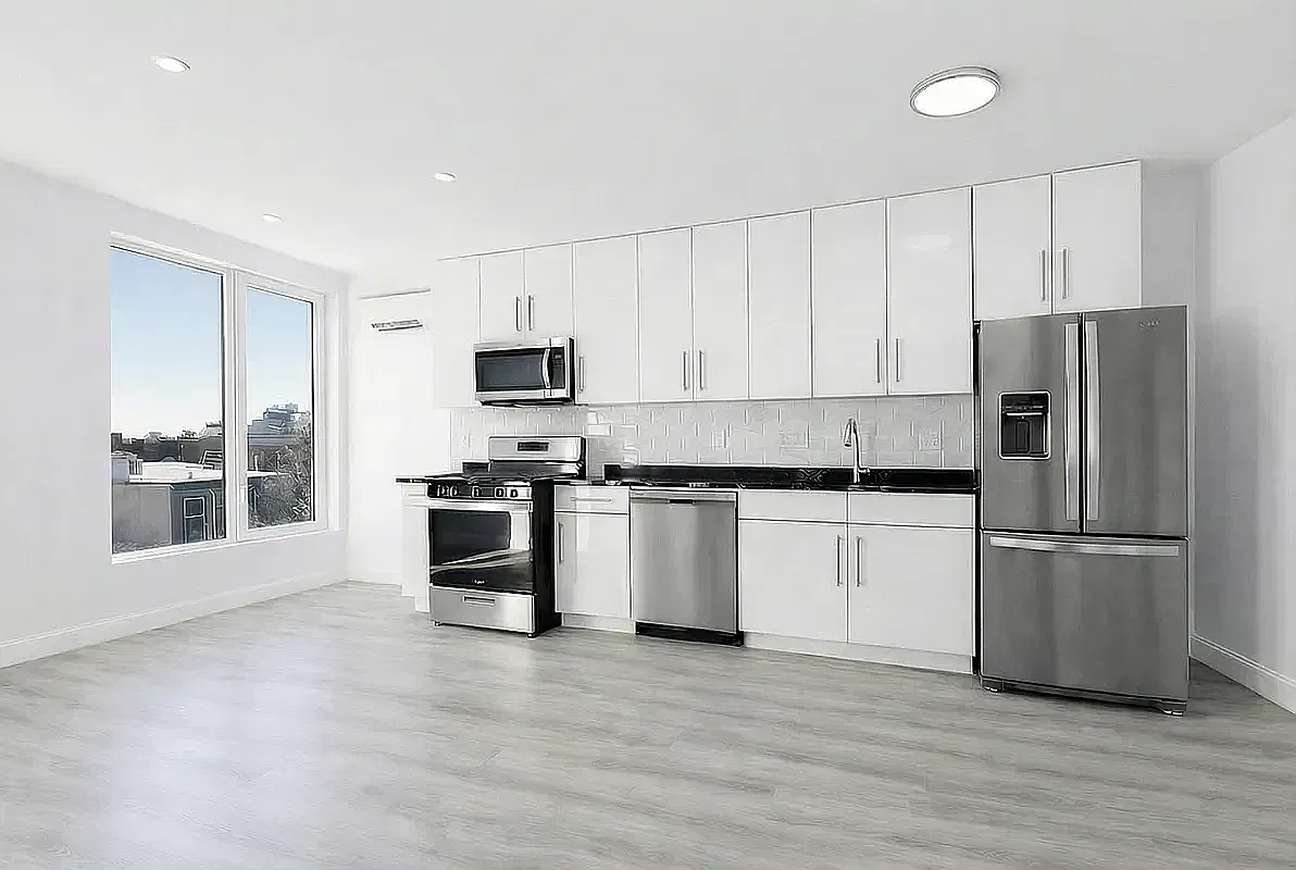 142 Huron Street — Photo 3