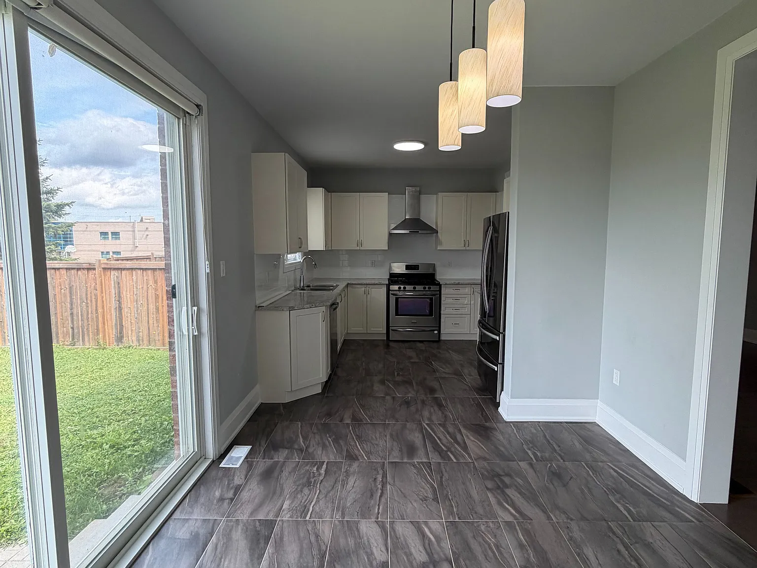 3 bed, $3,000 — Photo 3