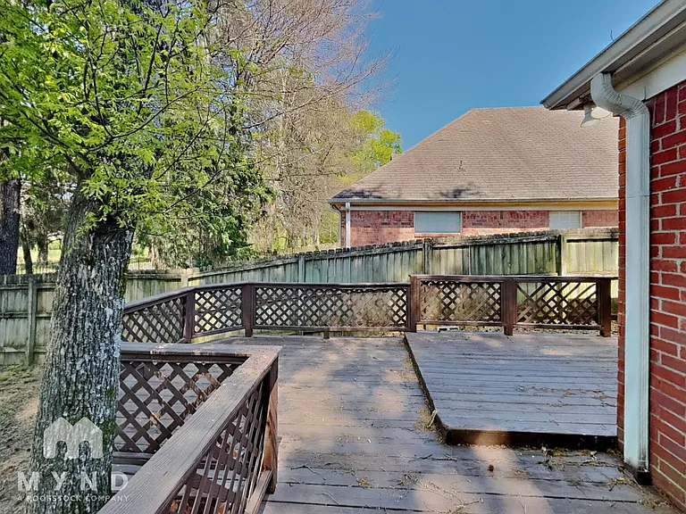 8313 Regal Bend Dr — Photo 26
