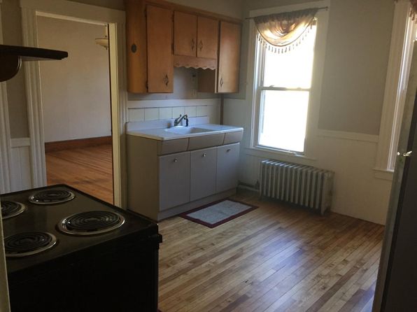 102 High St APT 2, Brattleboro, VT 05301