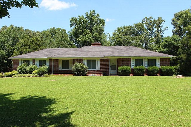 1st image of 600 Cedar Dr