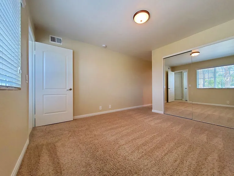 Citrus Court Apartments — Photo 13