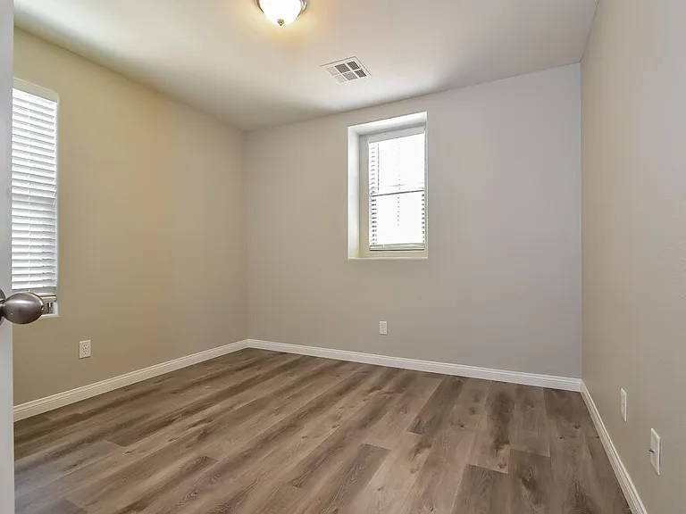 10823 Mystic Shore Ave — Photo 13