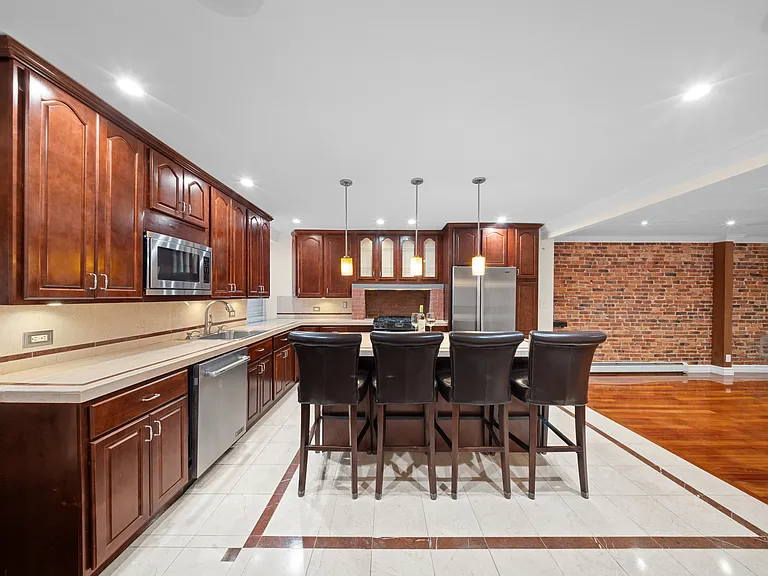 419 Hancock St #1 — Photo 10