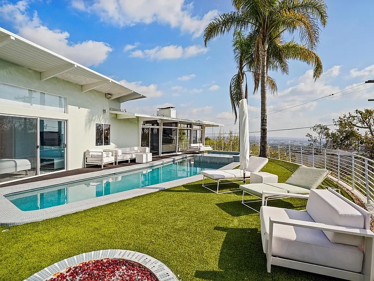 8411 Hollywood Blvd — Photo 30