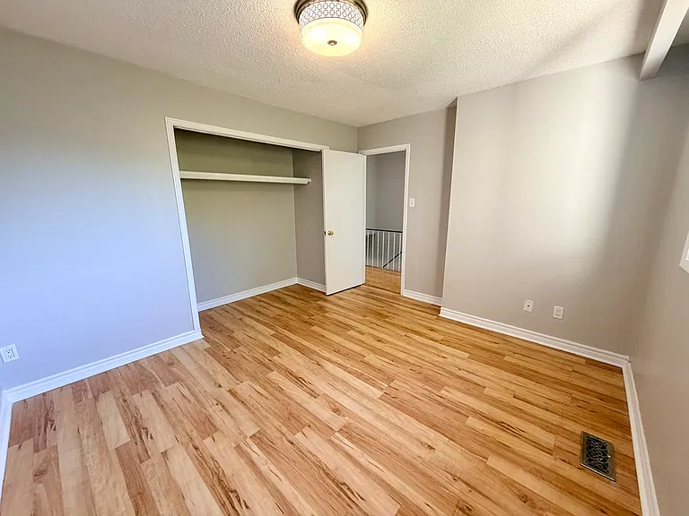 1095 Mississaga St W #126 — Photo 16