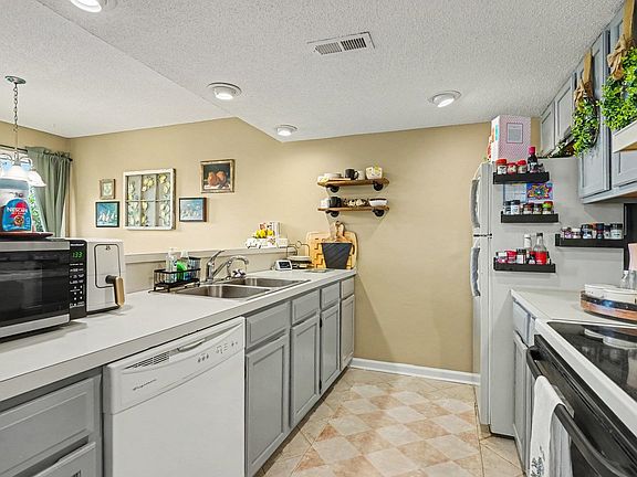 5th image of 1025 Plantation Dr. W #2413/2414