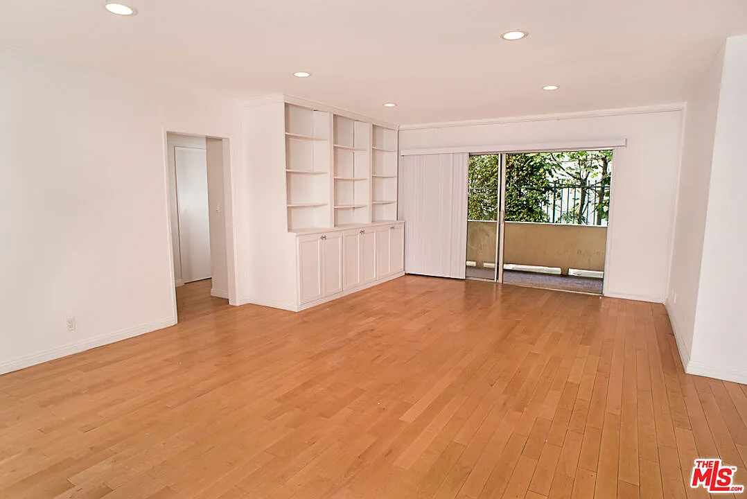 2 bed, 2.5 bath, 1302 sqft, $3,900 — Photo 3
