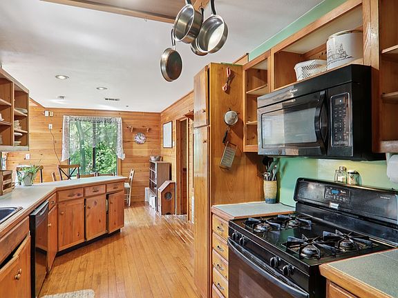 3rd image of 139 Forest Hills Rd