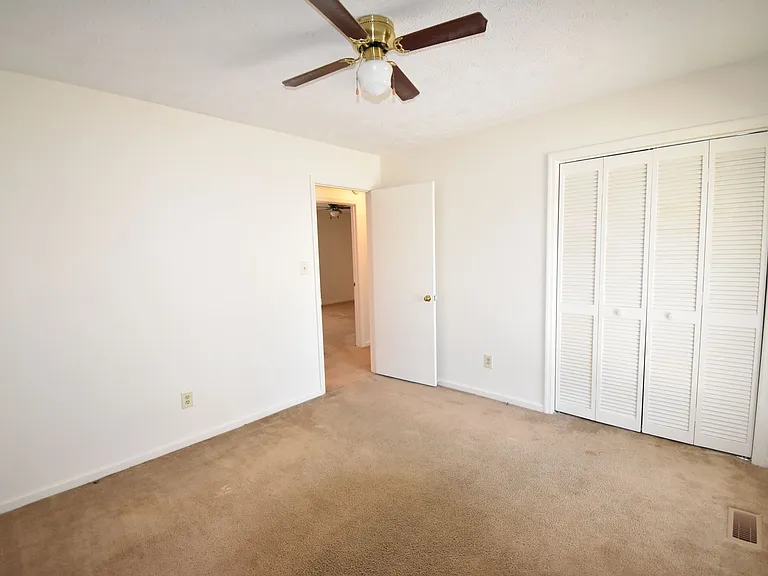 6901 Woodmark Dr — Photo 11