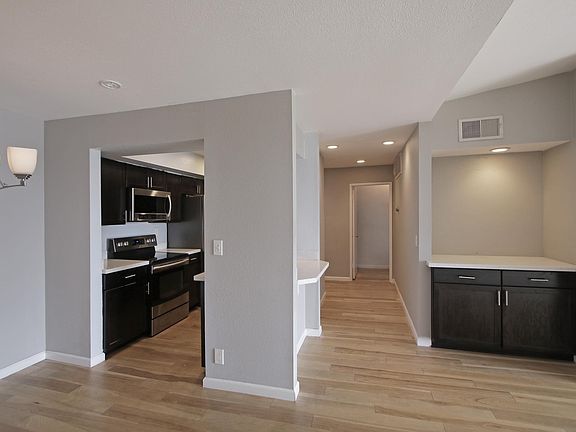 2nd image of 906 N Doheny Dr APT 511