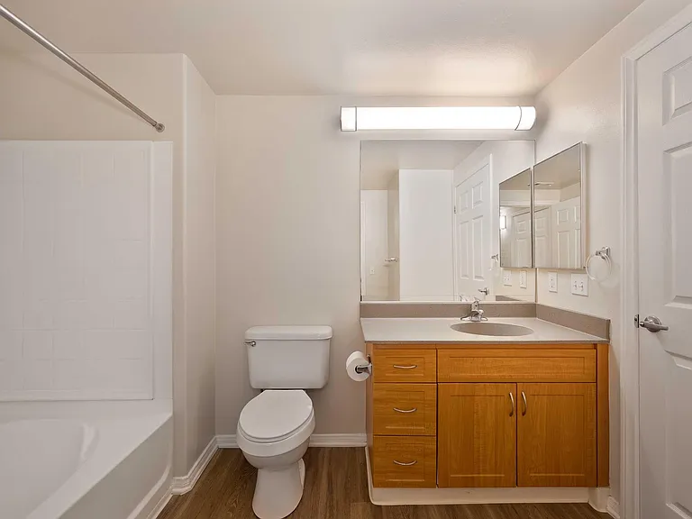 Mission Hills Apartments — Photo 21
