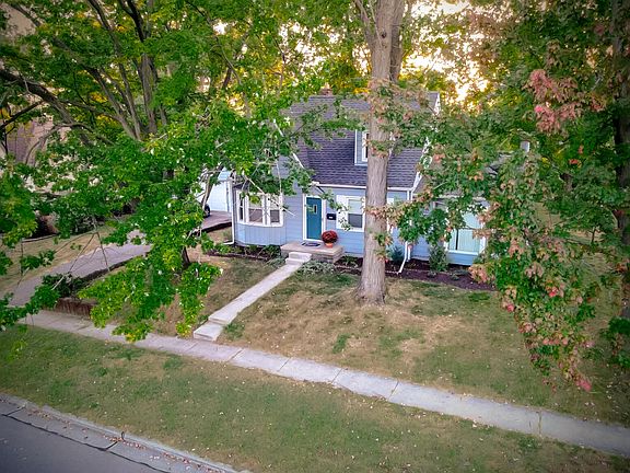 2nd image of 15151 Paderewski St