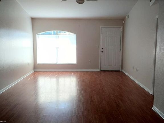 3rd image of 3528 Valerie Blvd