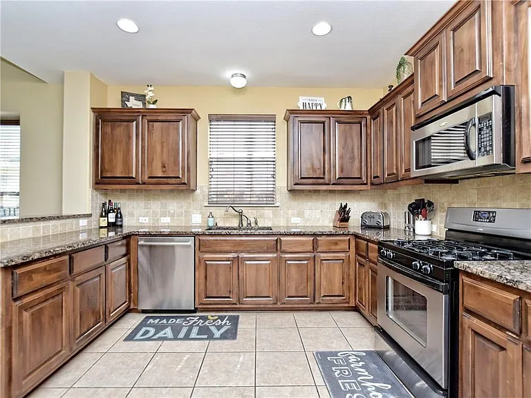 1802 Greenside Trl — Photo 6