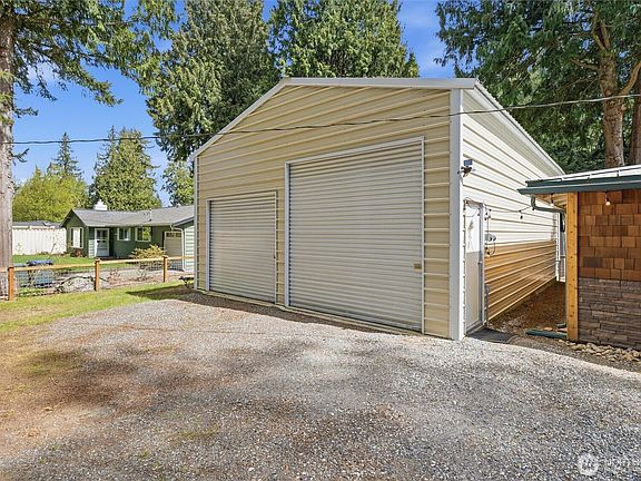 3rd image of 2366 Yew Street Road