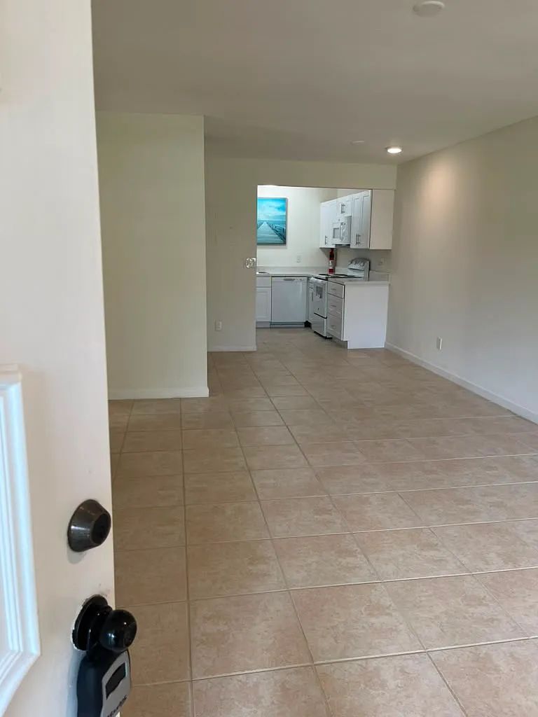 2 bed, 900 sqft, $1,795 — Photo 2