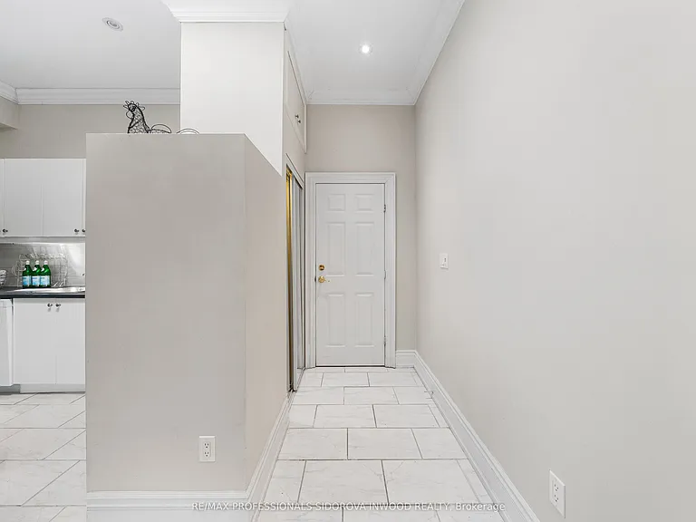236 South Kingsway #11 — Photo 5