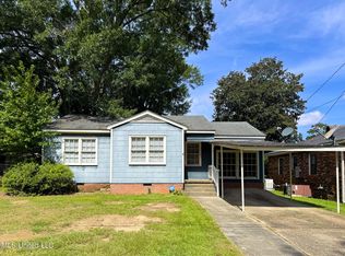 511 Lakeview Ave, McComb, MS 39648