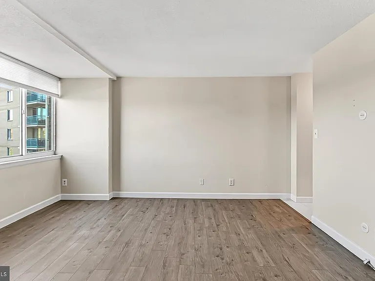 501 Slaters Ln #513 — Photo 7
